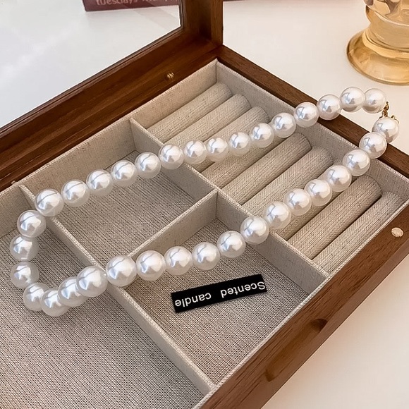 ⚜️𝟯𝟬%𝗢𝗙𝗙 𝗯𝘂𝗻𝗱𝗹𝗲𝘀 𝟯+⚜️ NEW Large White Pearl Necklace - Picture 8 of 13